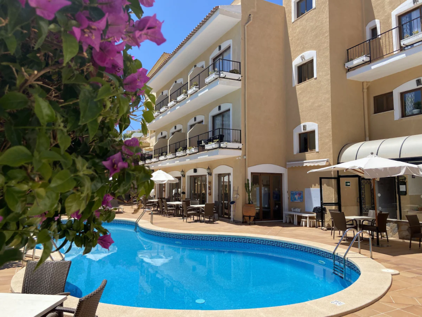 Piscina Hostal Villa Rosa en Paguera